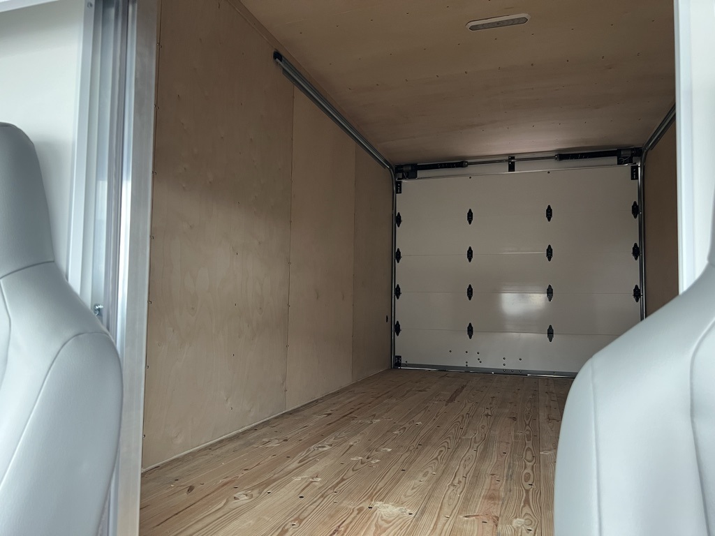 New 1996 Ford E-450 Cutaway - photo 18