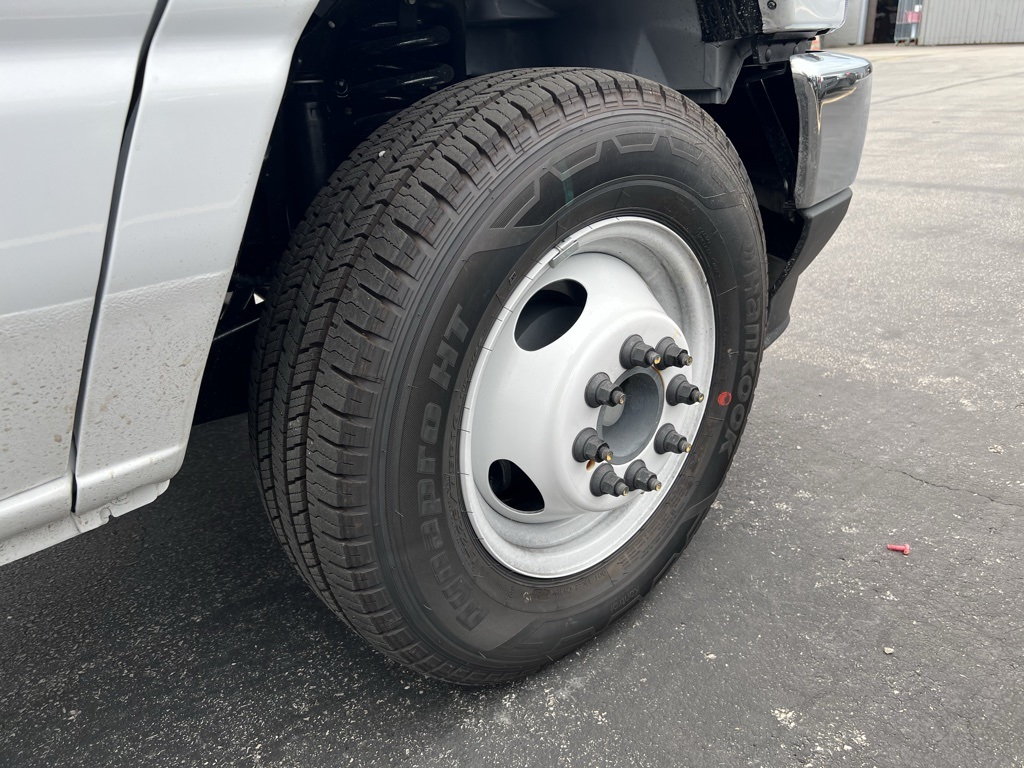 New 1996 Ford E-450 Cutaway - photo 6