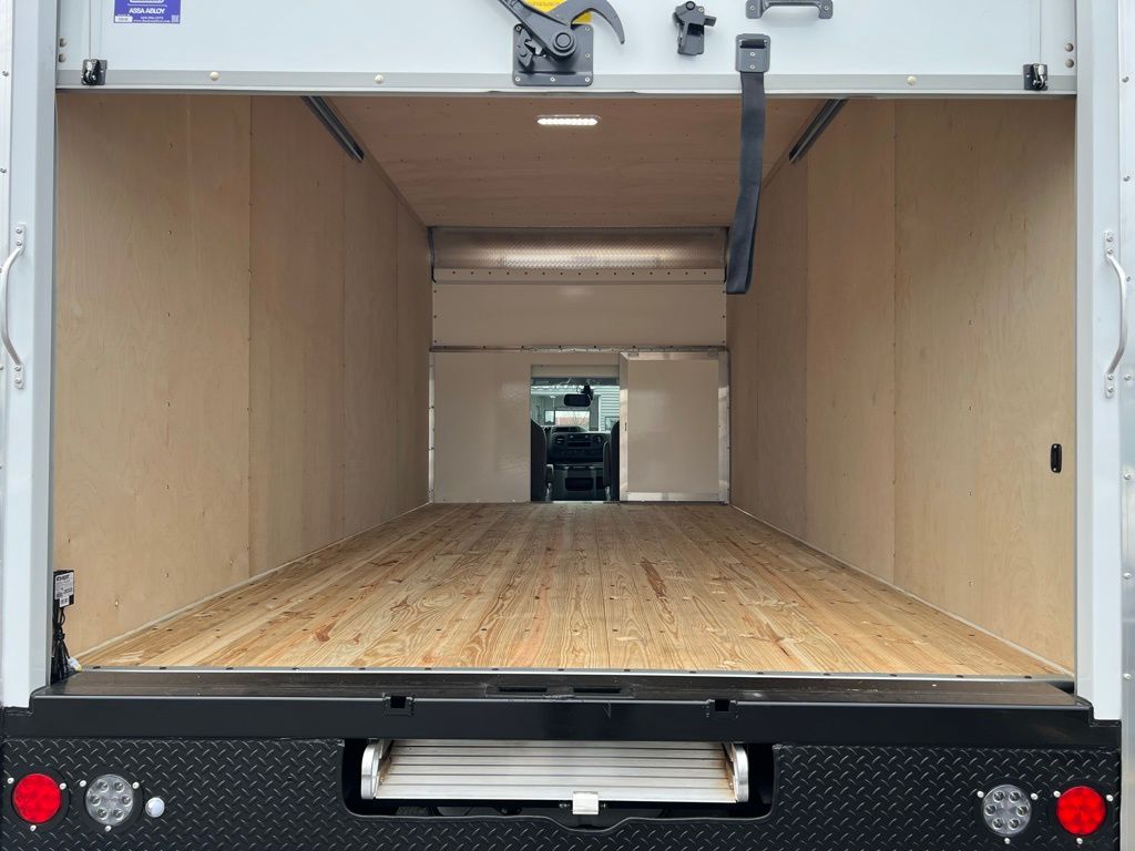New 1996 Ford E-450 Cutaway - photo 8