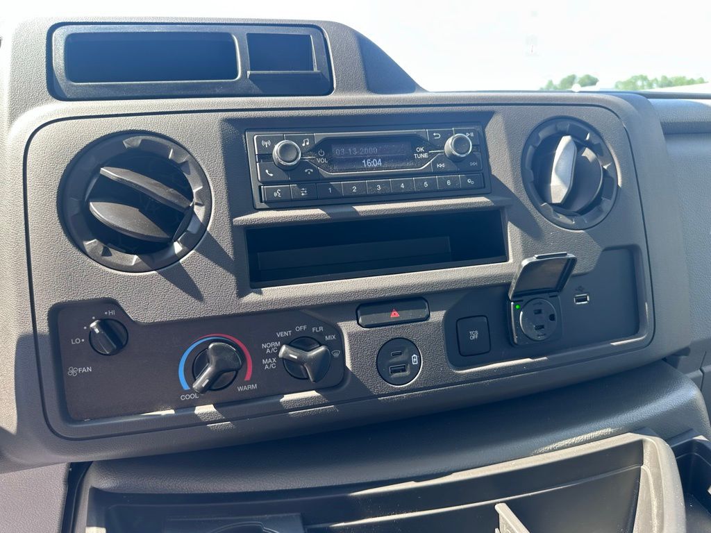 New 1996 Ford E-450 Cutaway - photo 19