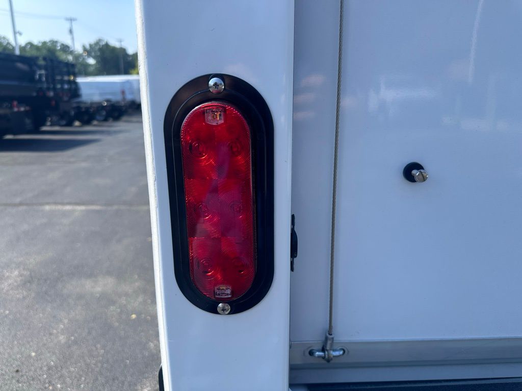 New 1996 Ford E-450 Cutaway - photo 23