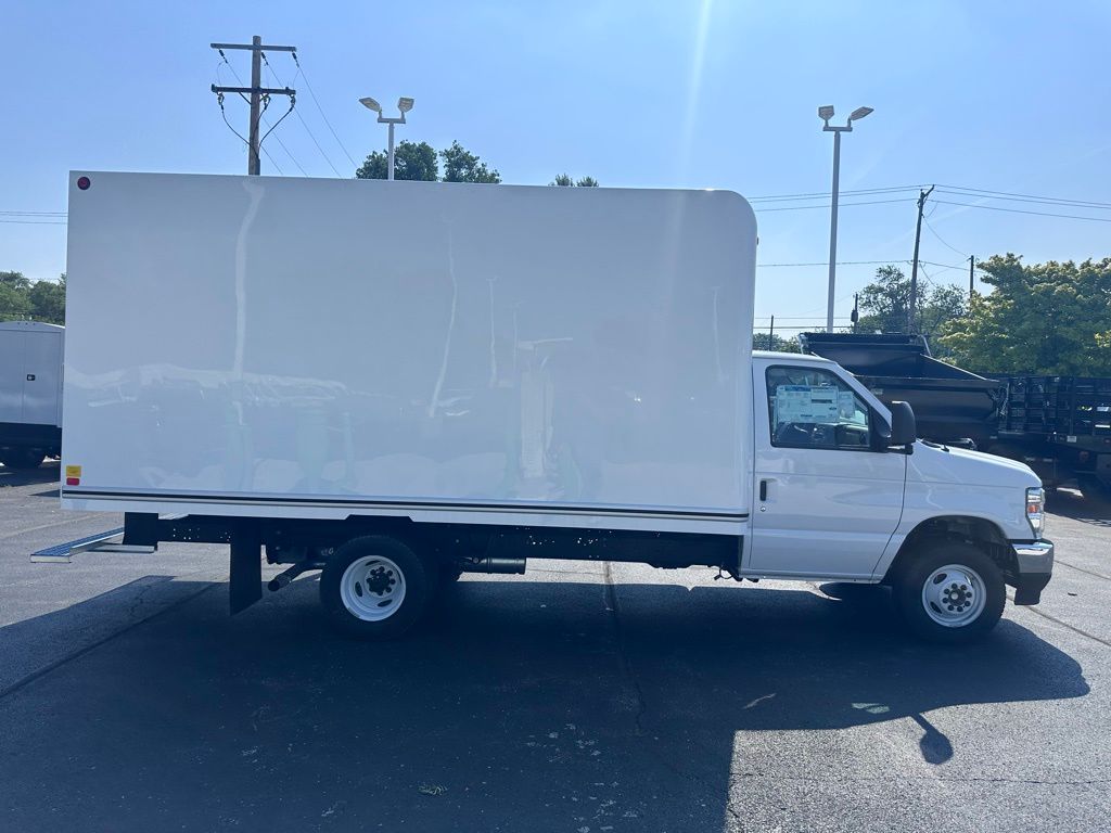 New 1996 Ford E-450 Cutaway - photo 4