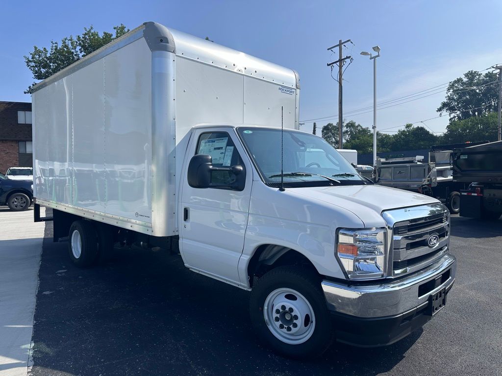 New 2026 Ford E-350 Cutaway - photo 3