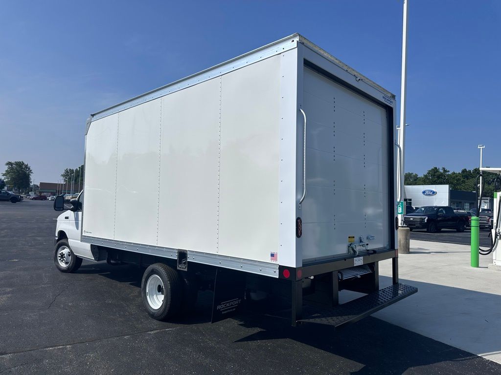 New 2026 Ford E-350 Cutaway - photo 7