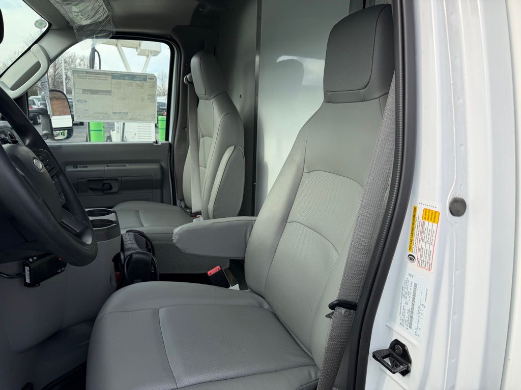 New 1996 Ford E-450 Cutaway - photo 55
