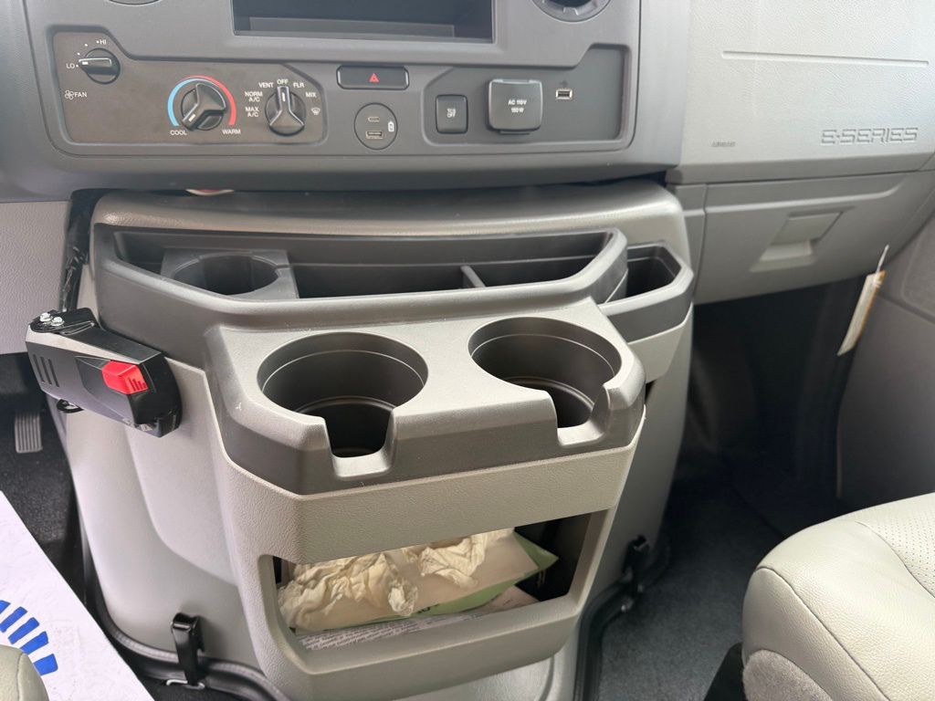 New 1996 Ford E-450 - photo 1
