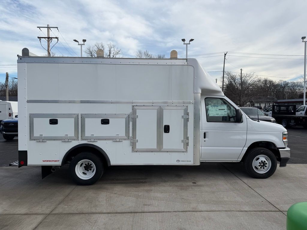 New 1996 Ford E-450 Cutaway - photo 42
