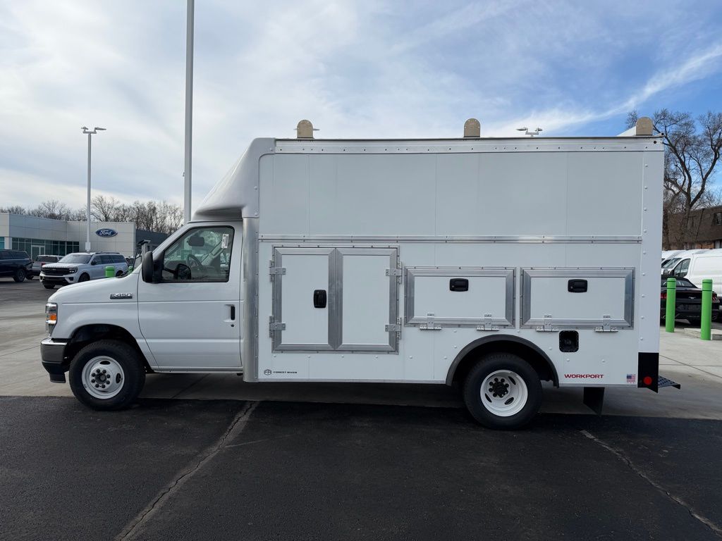 New 1996 Ford E-450 Cutaway - photo 44