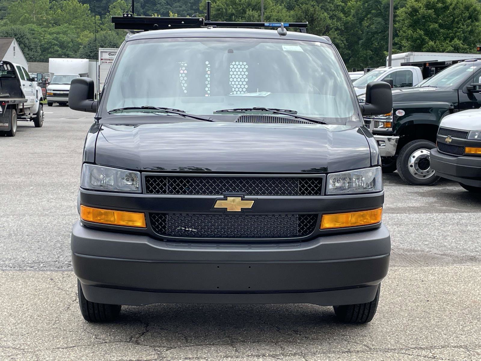 New 2025 Chevrolet Express 3500 - photo 2