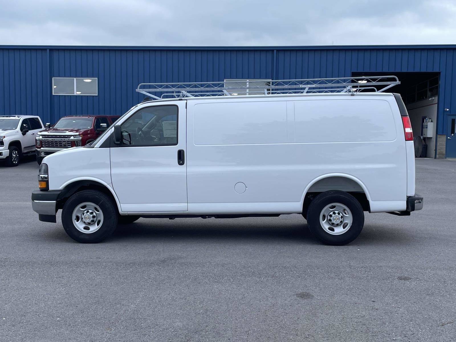New 2025 Chevrolet Express 2500 Empty Cargo Van - photo 4