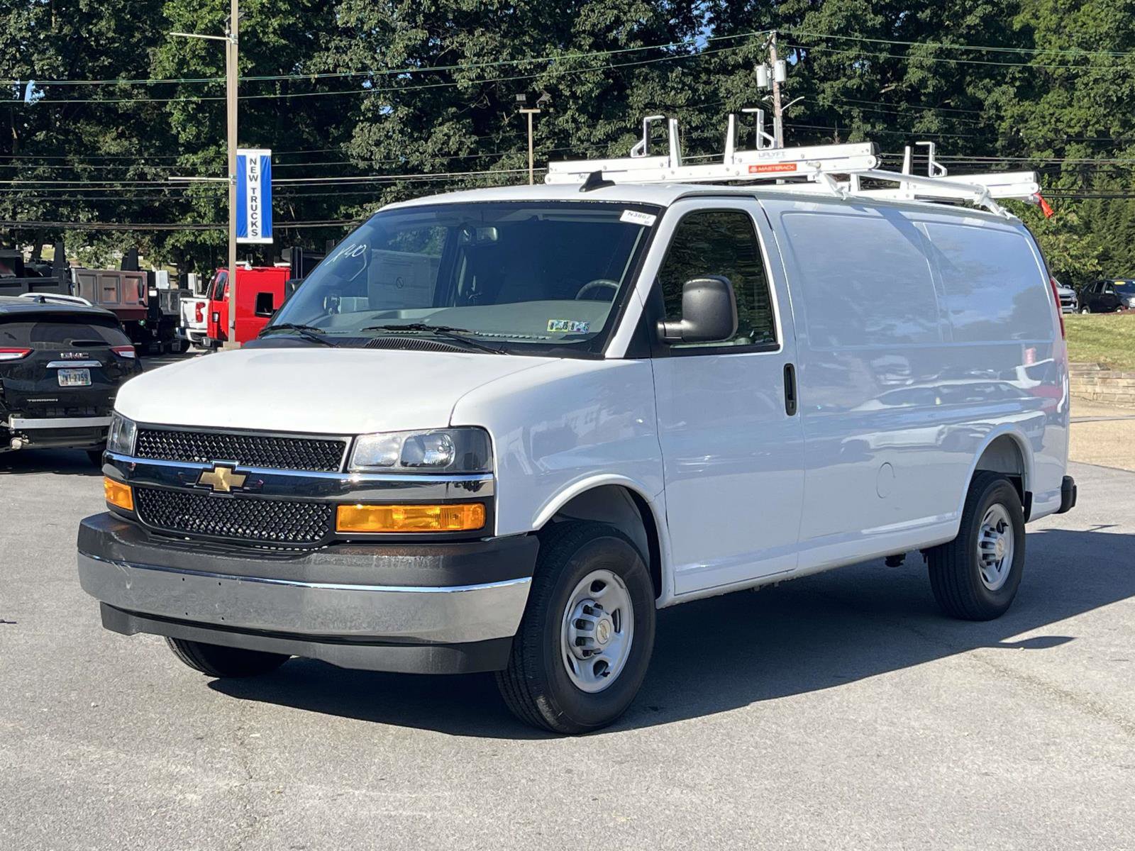 New 2025 Chevrolet Express 2500 Empty Cargo Van - photo 3