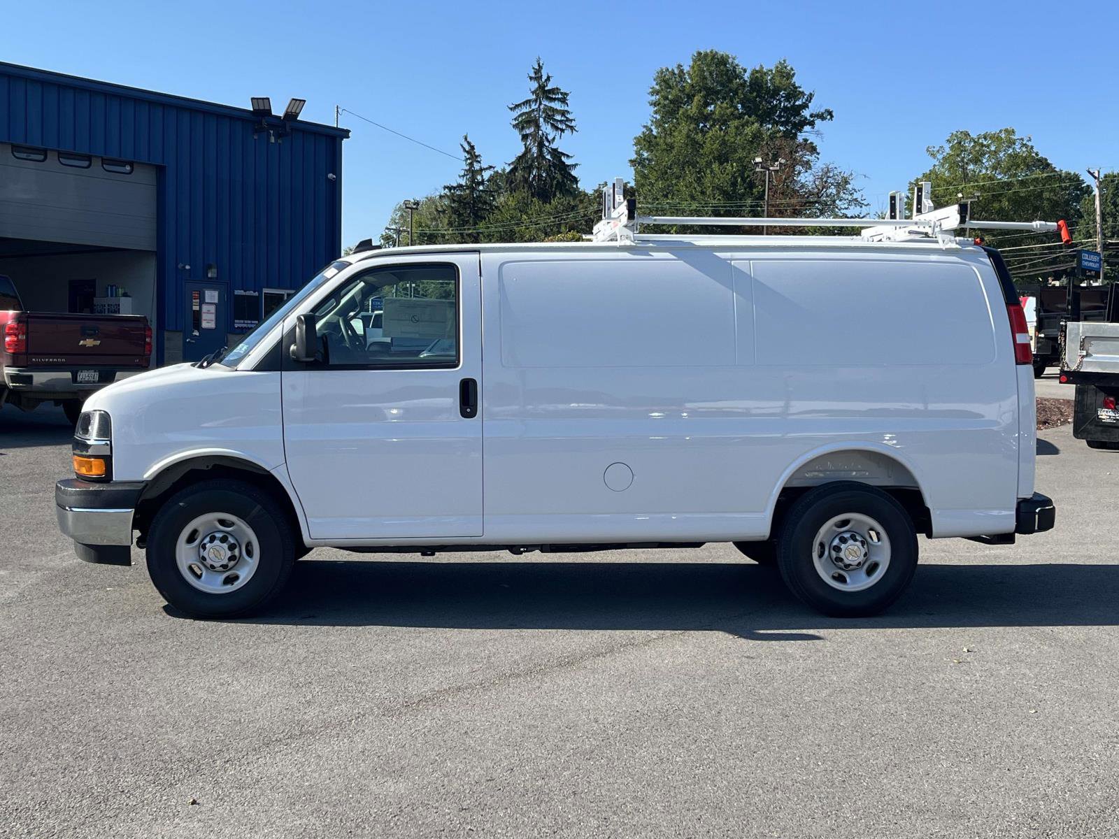 New 2025 Chevrolet Express 2500 Empty Cargo Van - photo 4