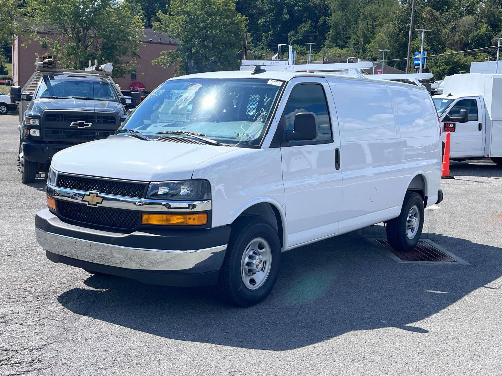 New 2025 Chevrolet Express 2500 Empty Cargo Van - photo 3