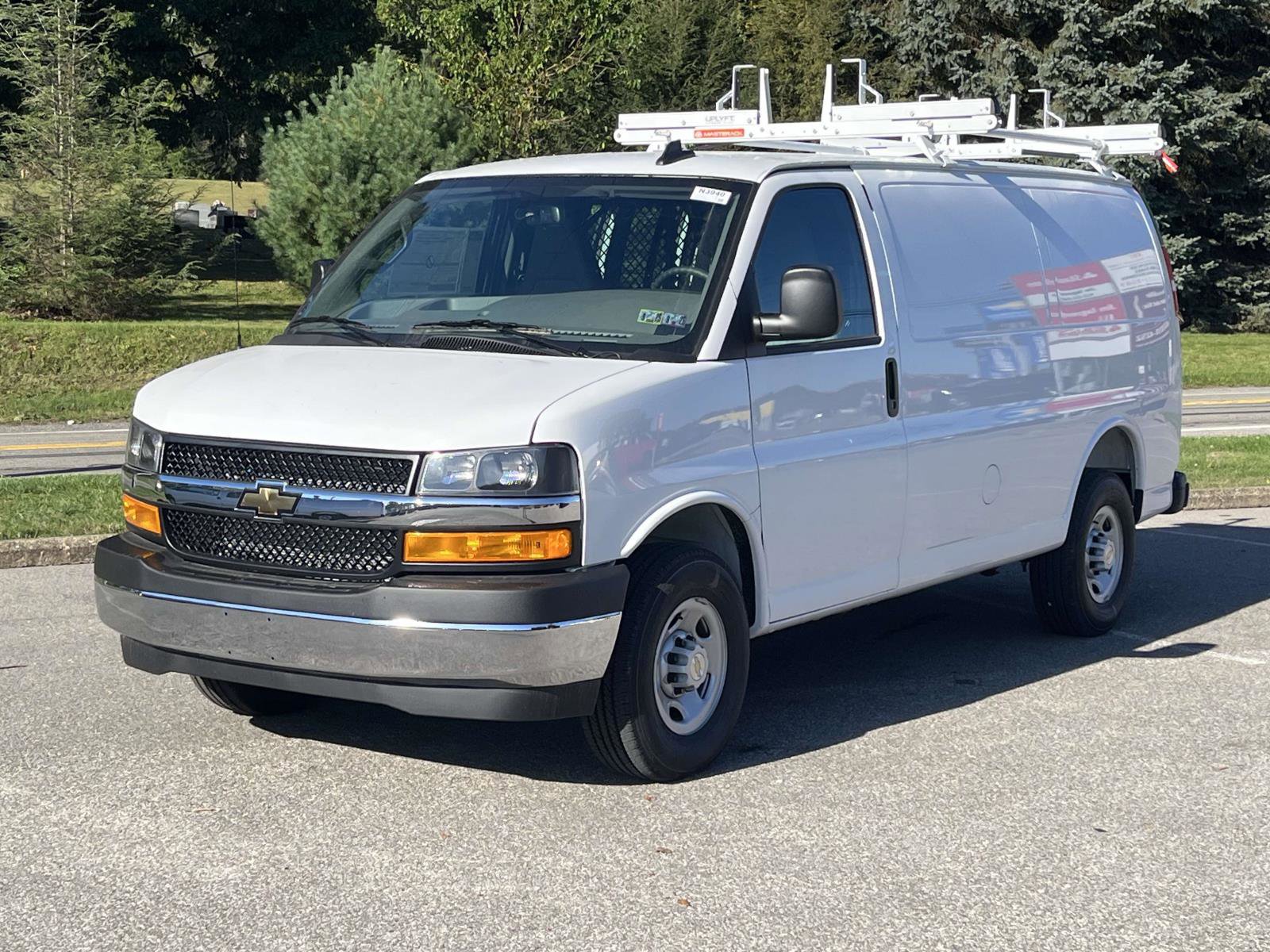 New 2025 Chevrolet Express 2500 Empty Cargo Van - photo 3