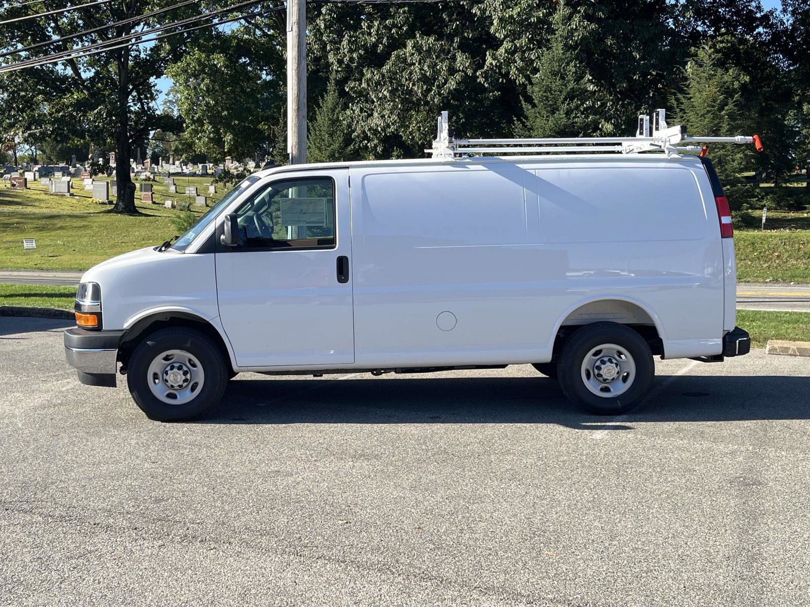 New 2025 Chevrolet Express 2500 Empty Cargo Van - photo 4