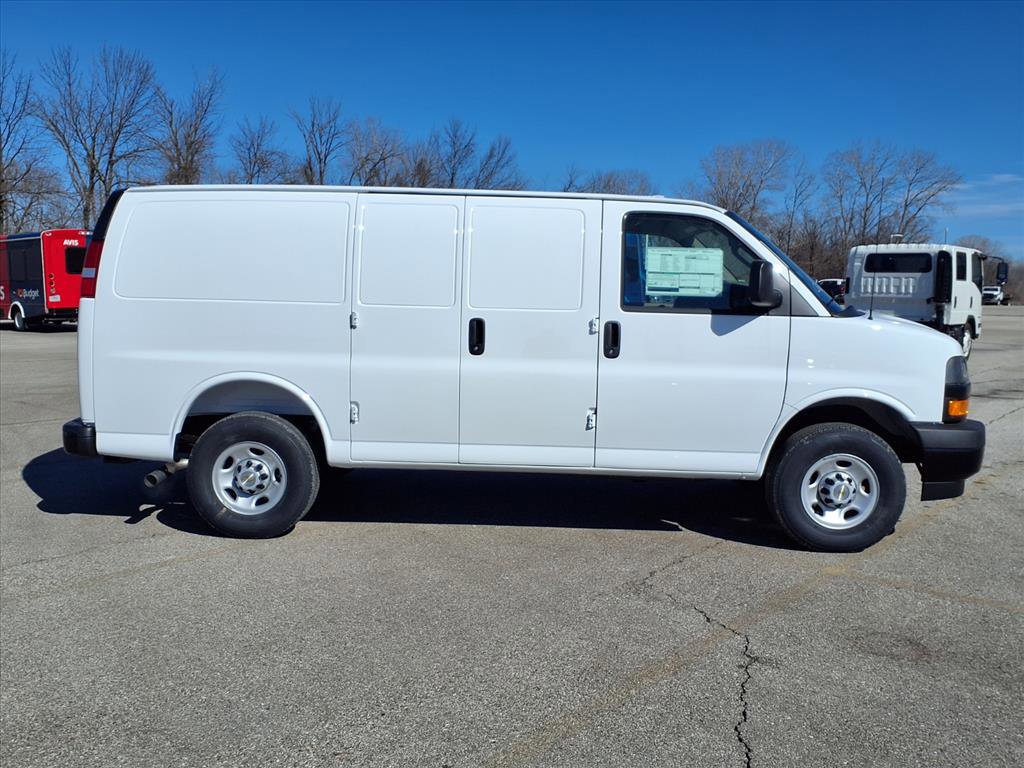 New 2026 Chevrolet Express 2500 - photo 2