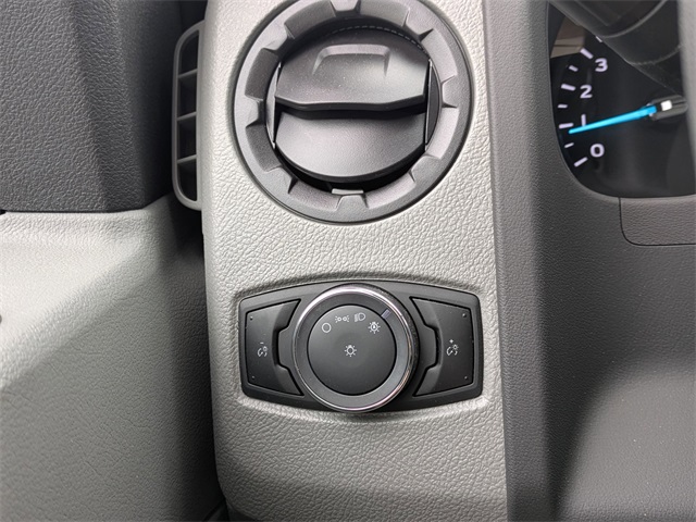 New 1996 Ford E-450 Cutaway - photo 14