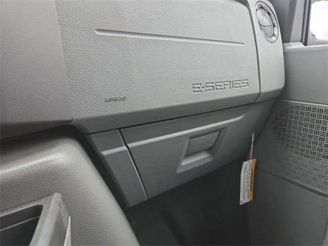New 1996 Ford E-450 Cutaway - photo 41