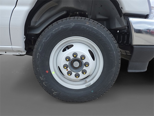 New 1996 Ford E-450 Cutaway - photo 57