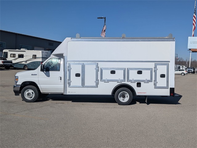New 1996 Ford E-450 - photo 1