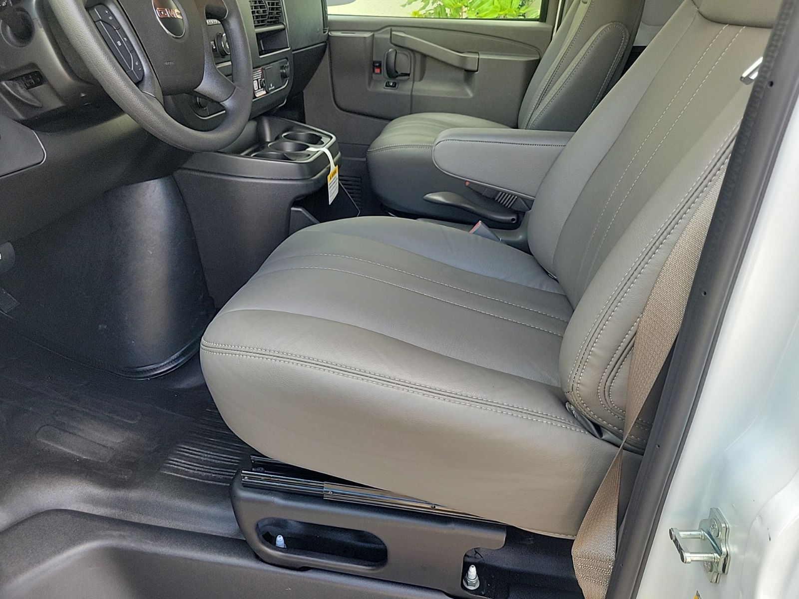 New 2026 GMC Savana 2500 Empty Cargo Van - photo 6
