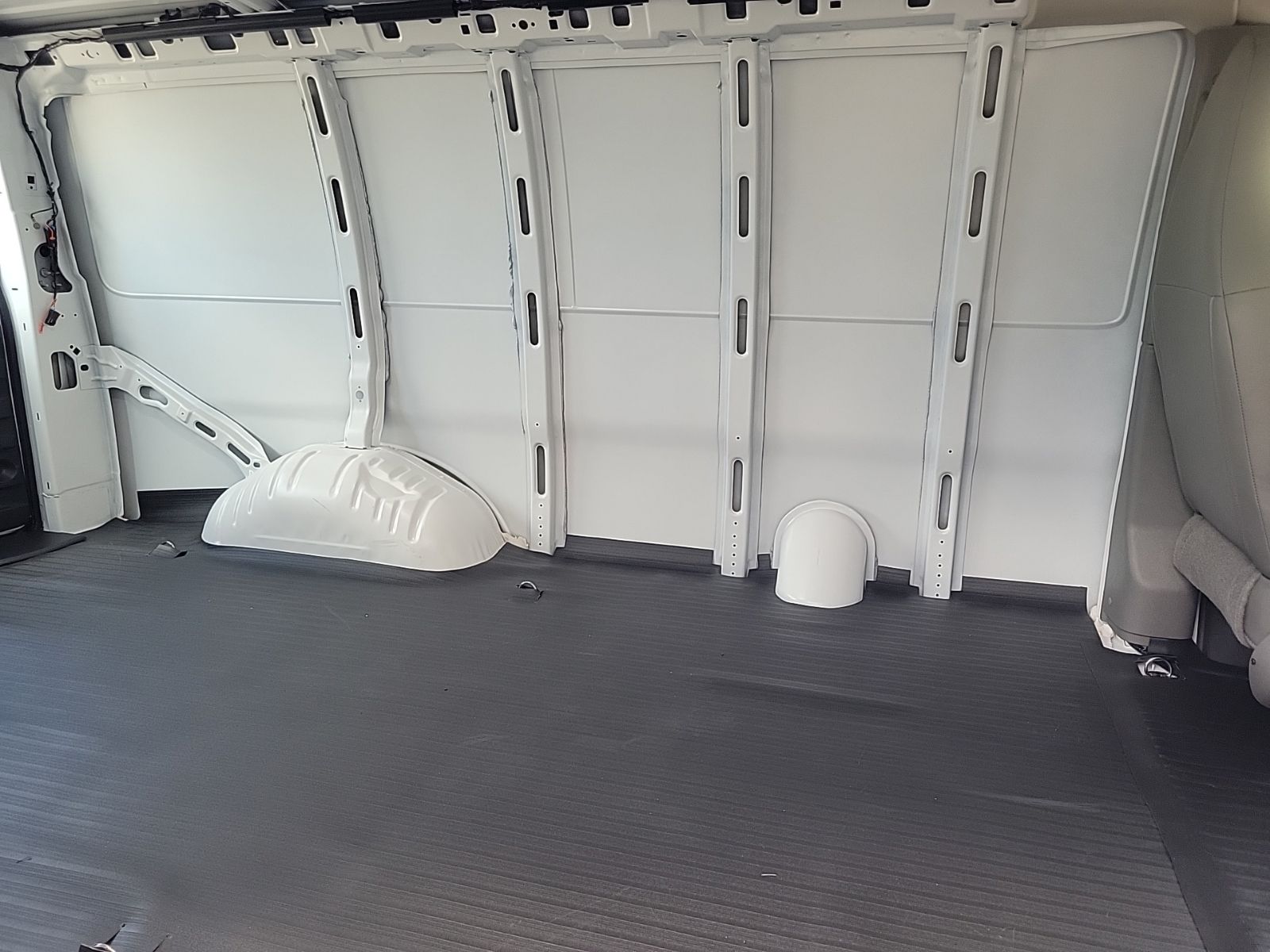 New 2026 GMC Savana 2500 Empty Cargo Van - photo 8