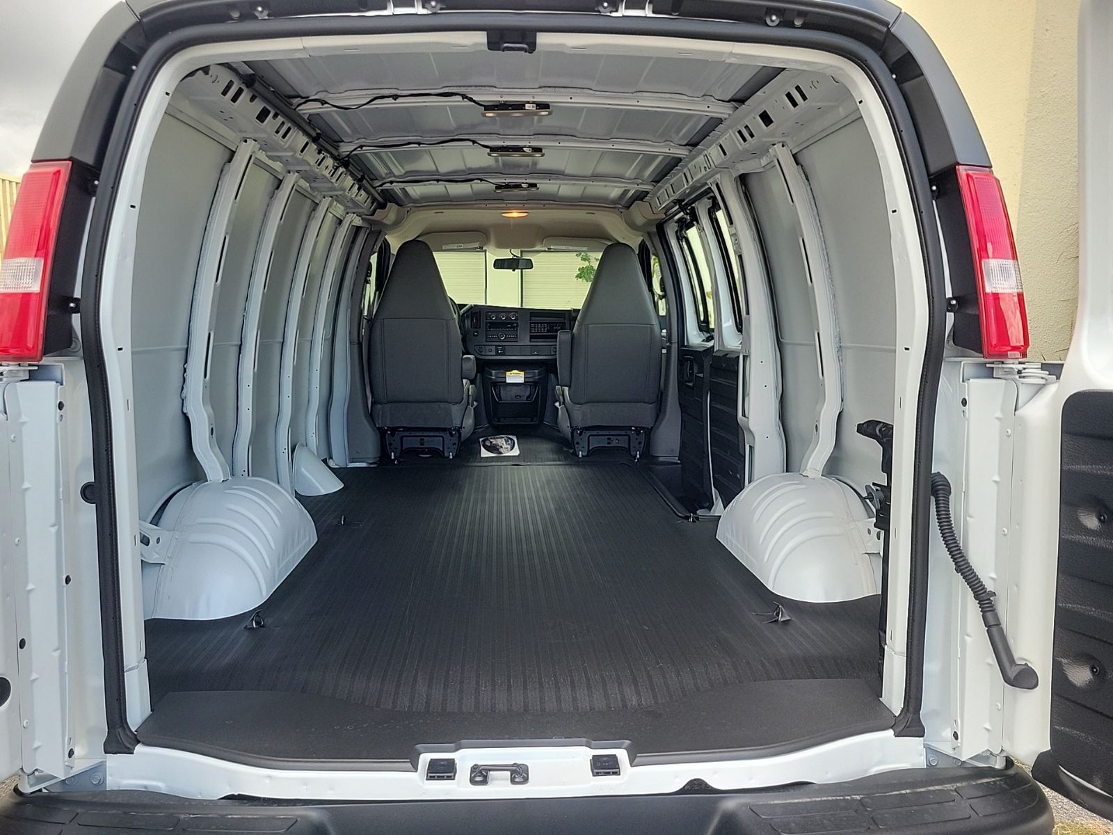 New 2026 GMC Savana 2500 Empty Cargo Van - photo 9