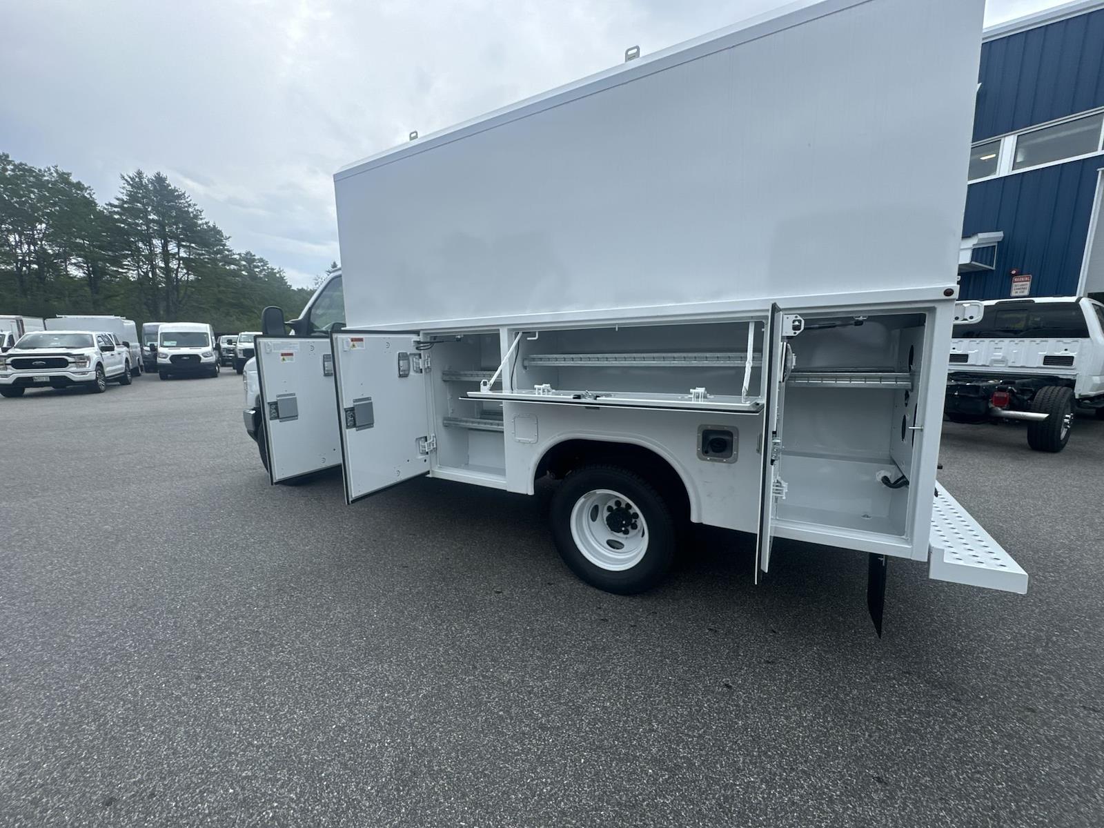 New 2026 Ford E-350 Cutaway - photo 3