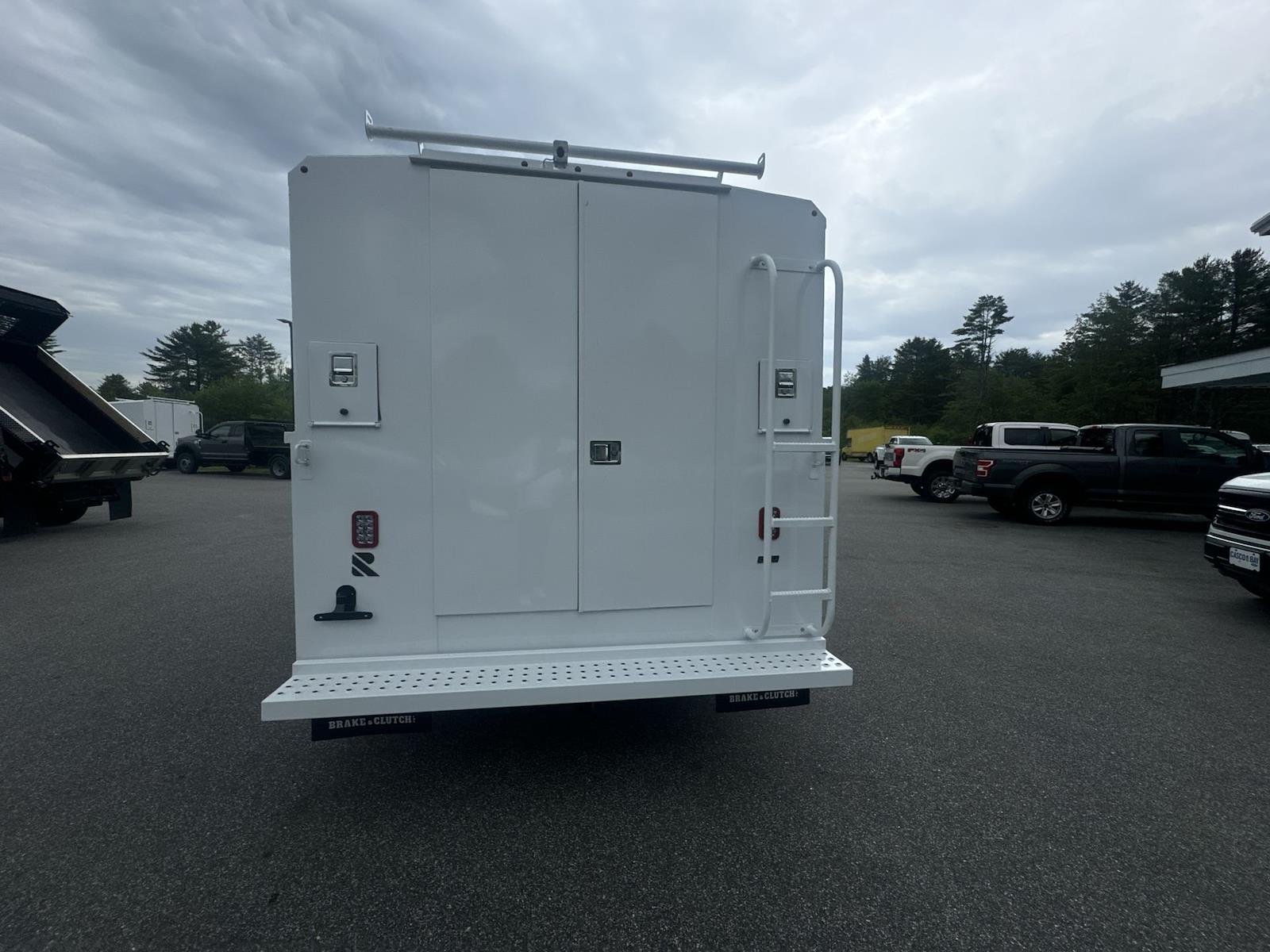 New 2026 Ford E-350 Cutaway - photo 5