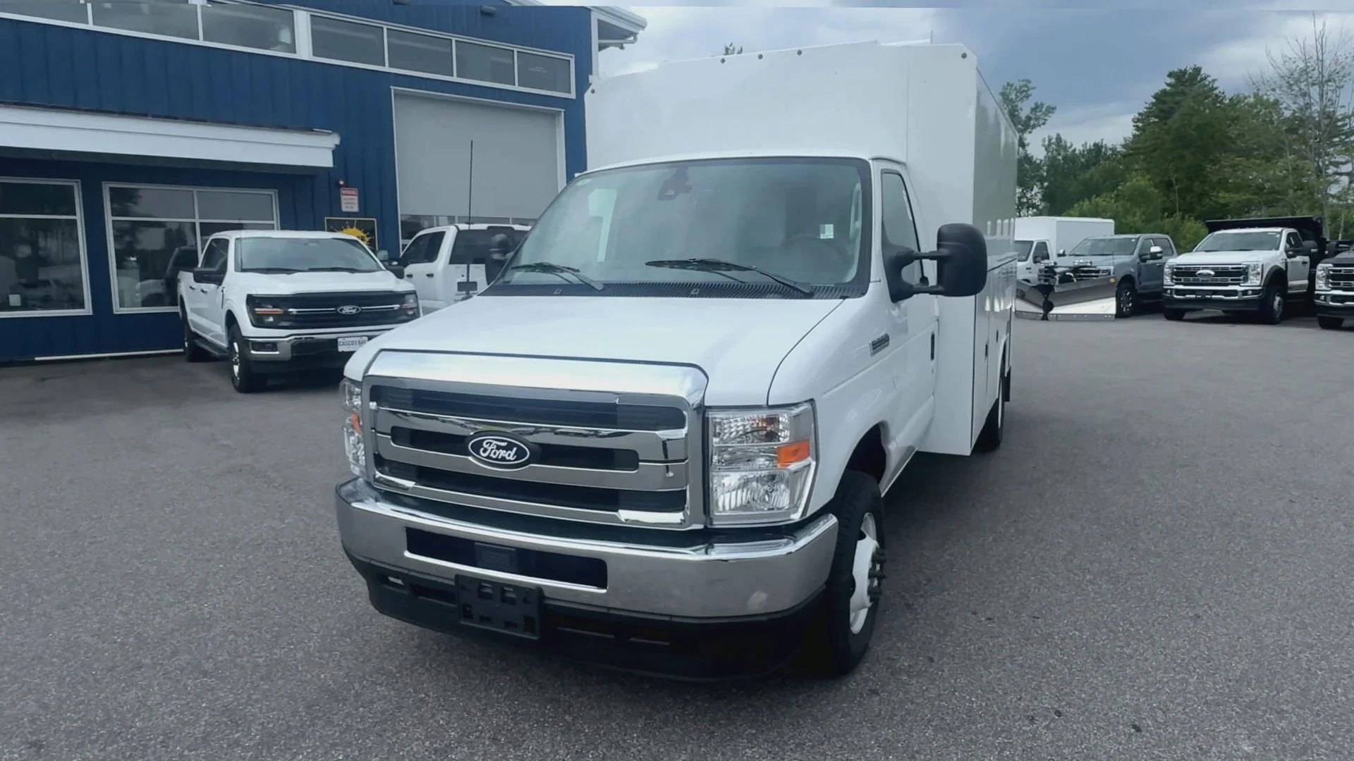 New 2026 Ford E-350 Cutaway - photo 16