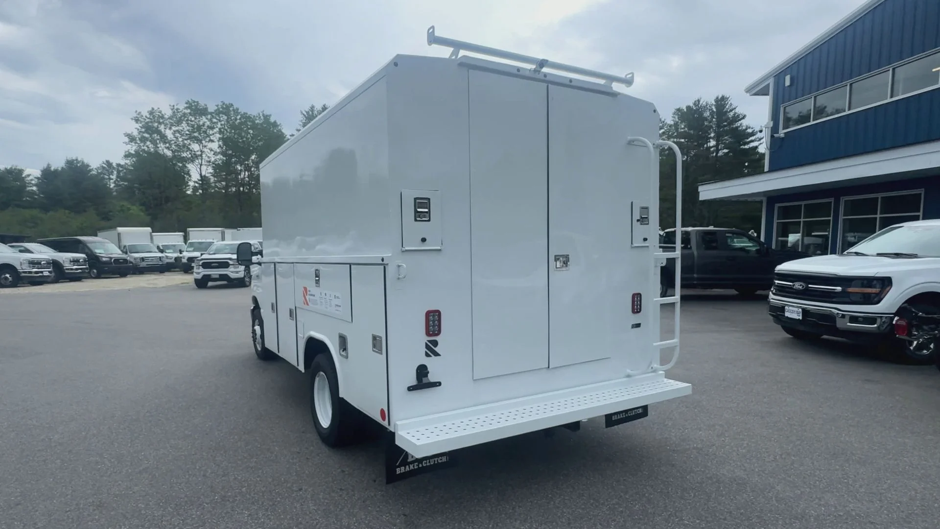 New 2026 Ford E-350 Cutaway - photo 19