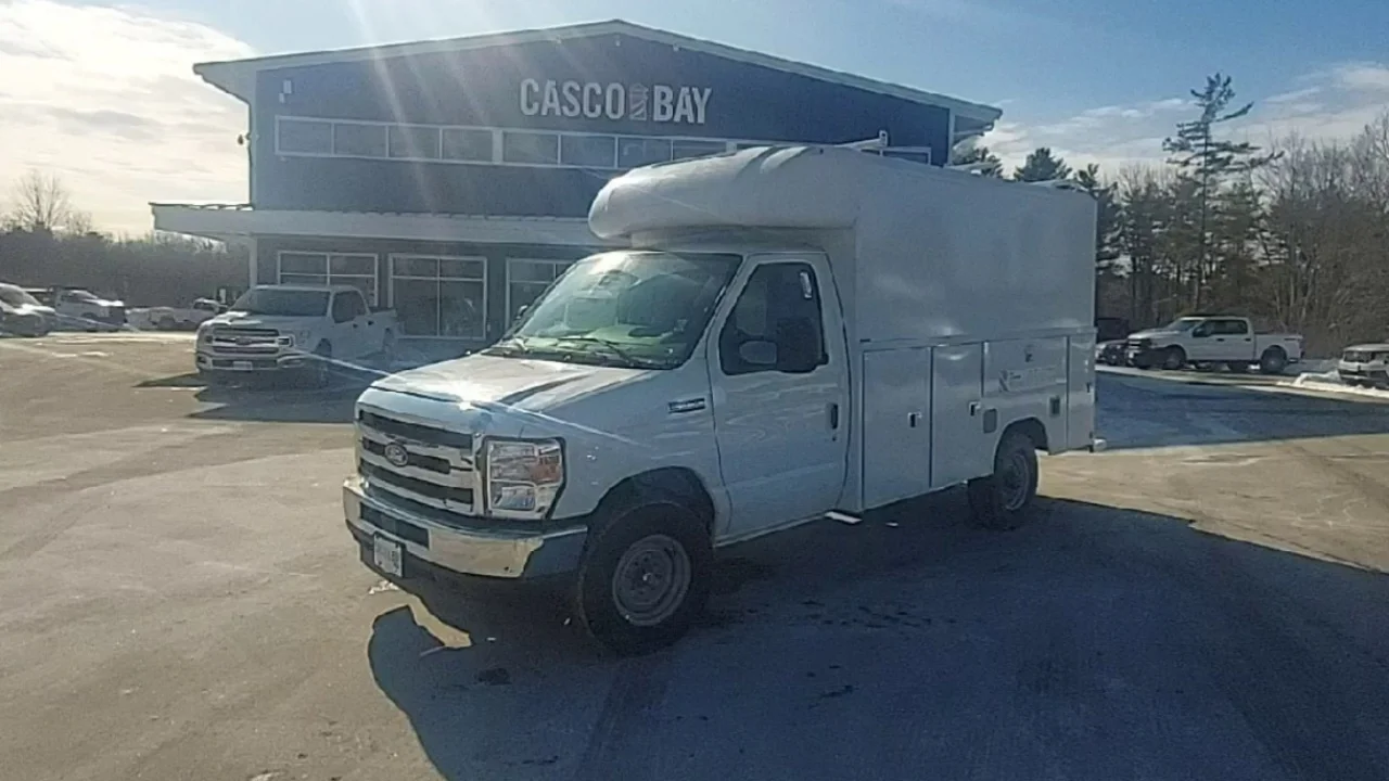 New 2026 Ford E-350 Cutaway - photo 16