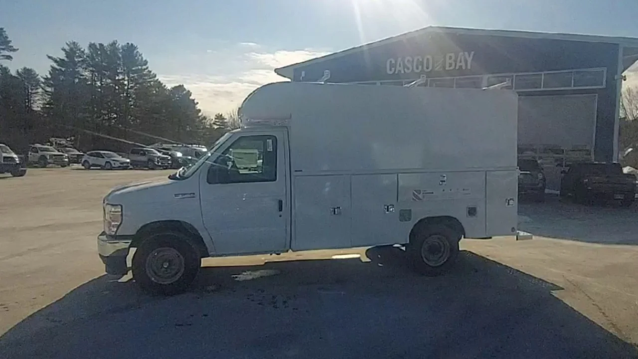 New 2026 Ford E-350 Cutaway - photo 17