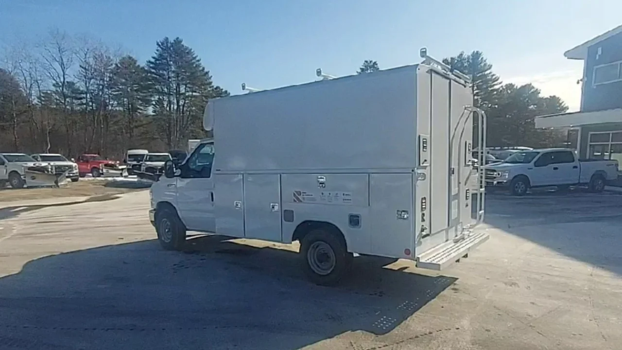 New 2026 Ford E-350 Cutaway - photo 18