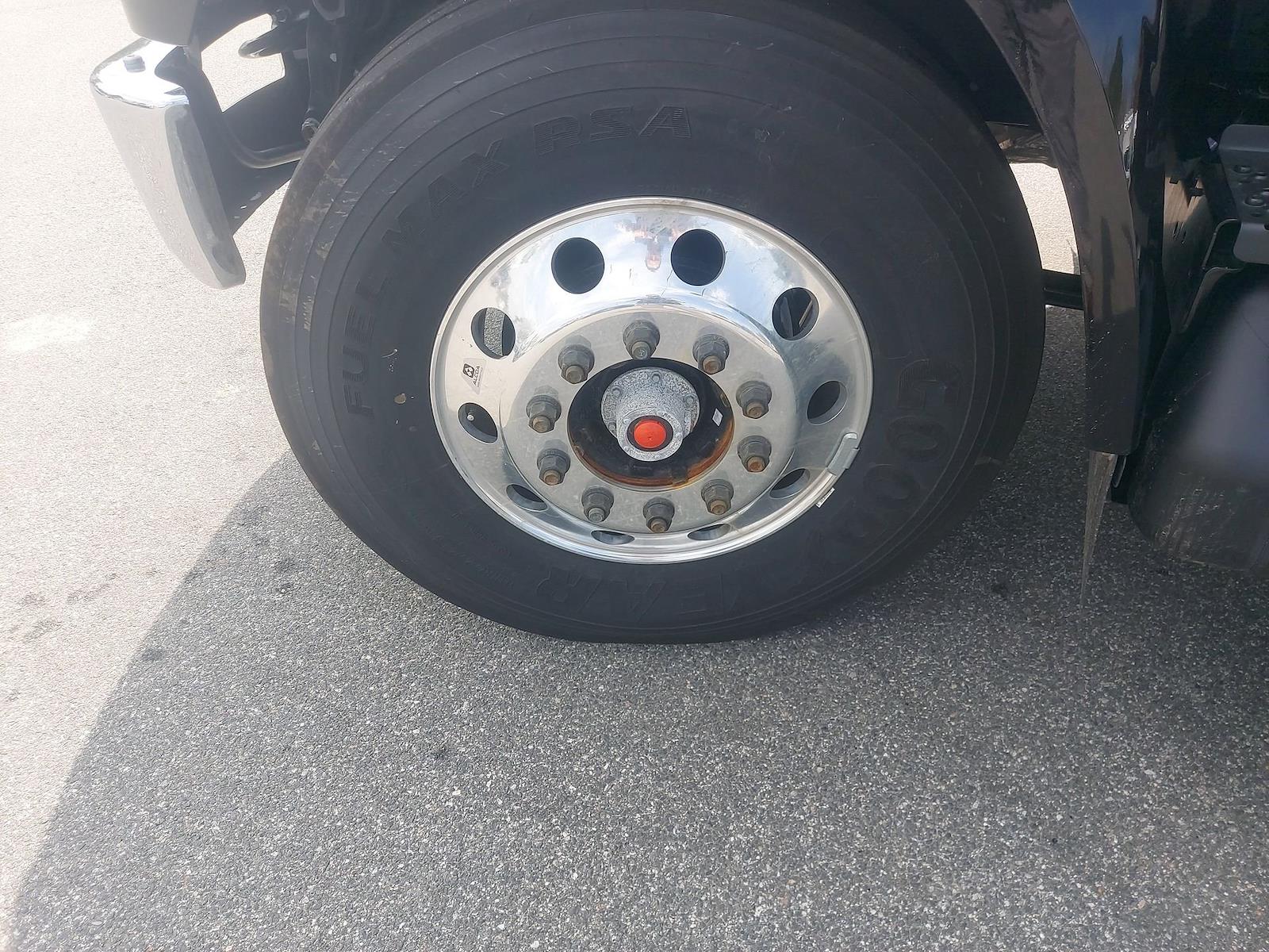 New 2027 Ford F-650 - photo 2