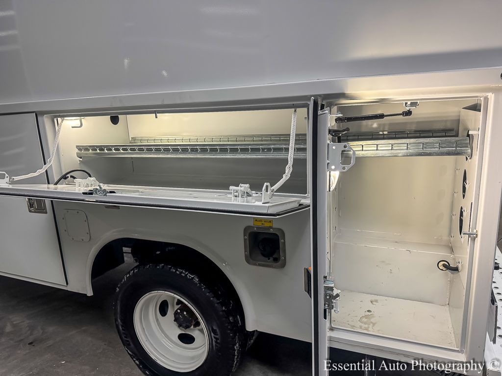 Used 2024 Ford E-350 Cutaway - photo 17