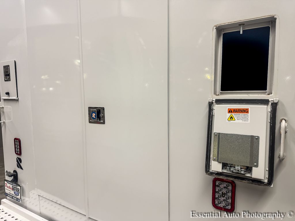 Used 2024 Ford E-350 Cutaway - photo 18