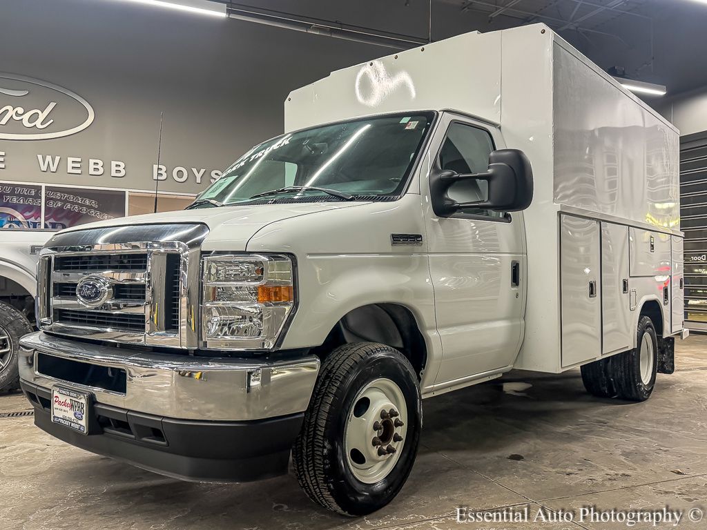 Used 2024 Ford E-350 Cutaway - photo 24