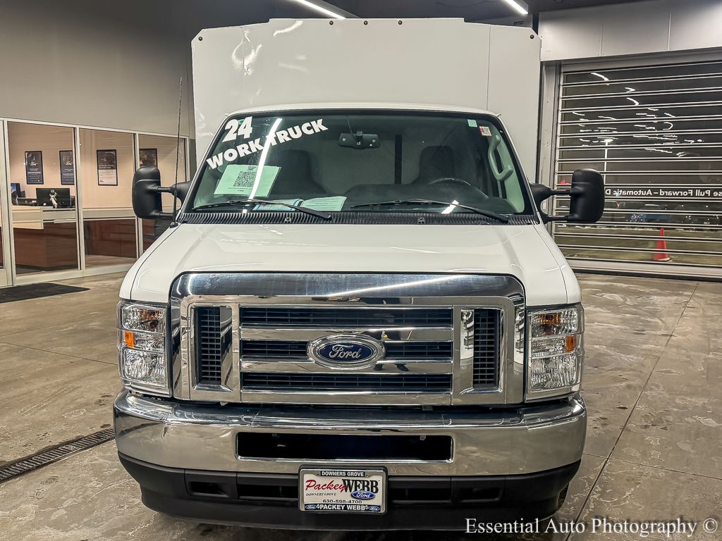 Used 2024 Ford E-350 Cutaway - photo 4
