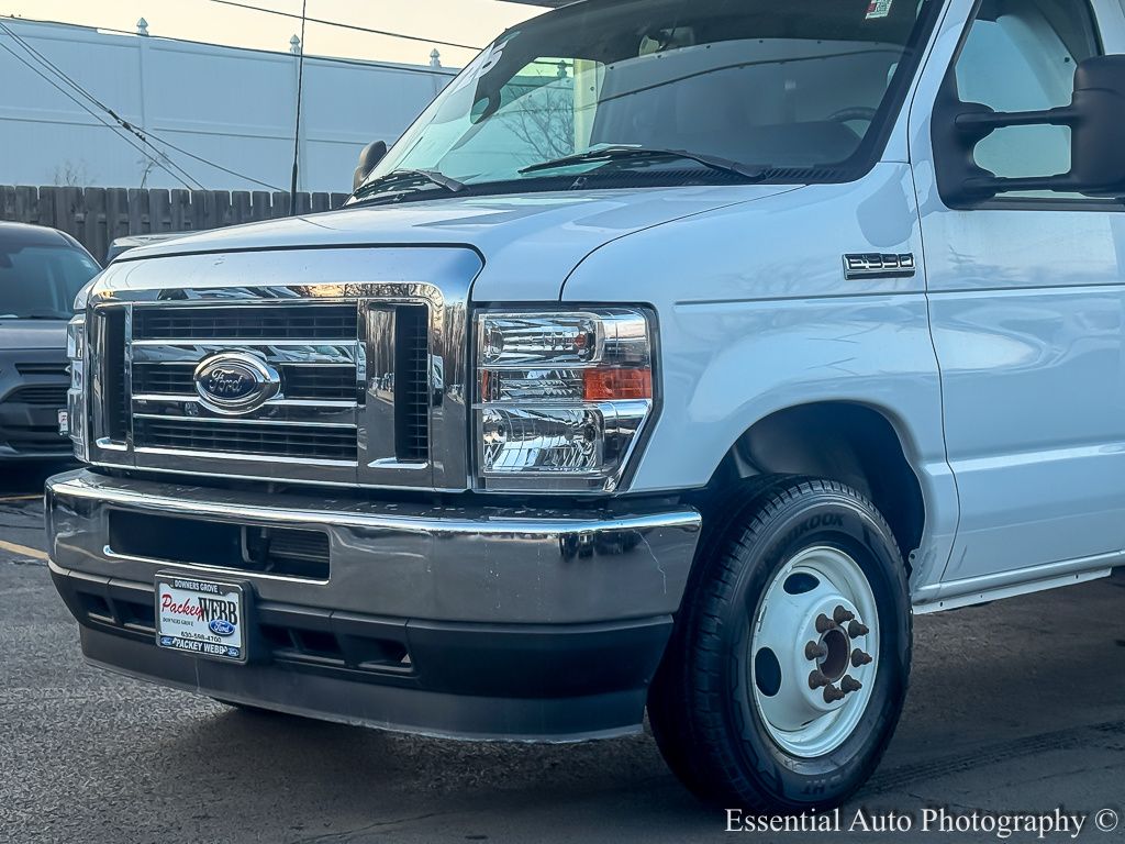 Used 2025 Ford E-350 - photo 1