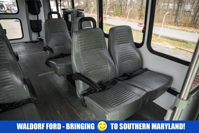 Used 2015 Ford E-350 Cutaway - photo 33