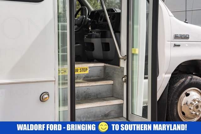Used 2015 Ford E-350 Cutaway - photo 34