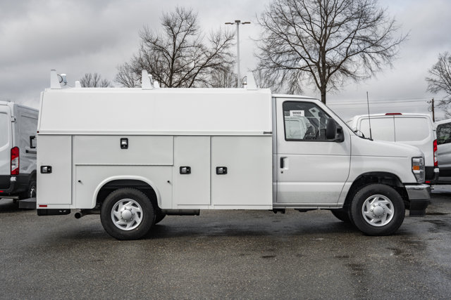New 2026 Ford E-350 - photo 2