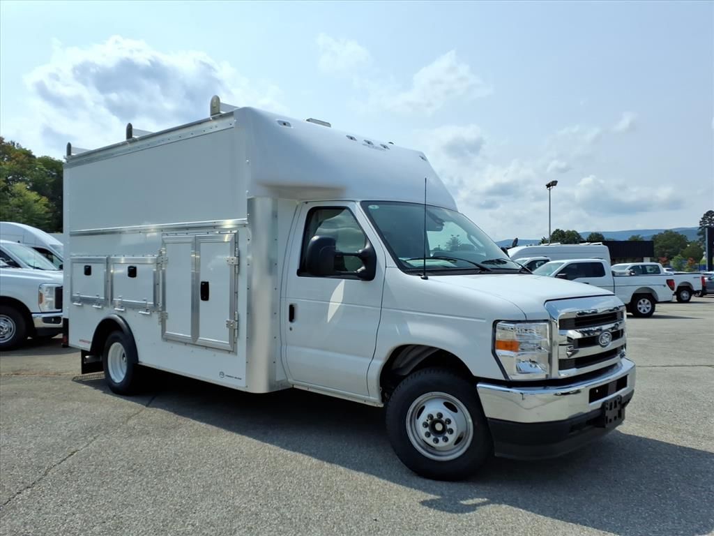 New 2026 Ford E-350 Cutaway - photo 3
