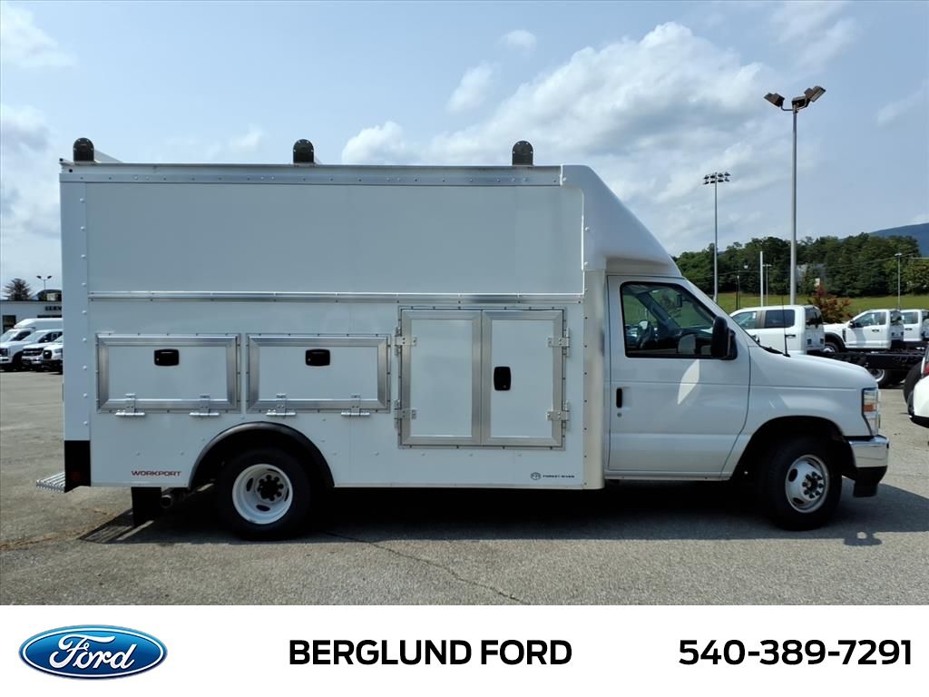 New 2026 Ford E-350 Cutaway - photo 4