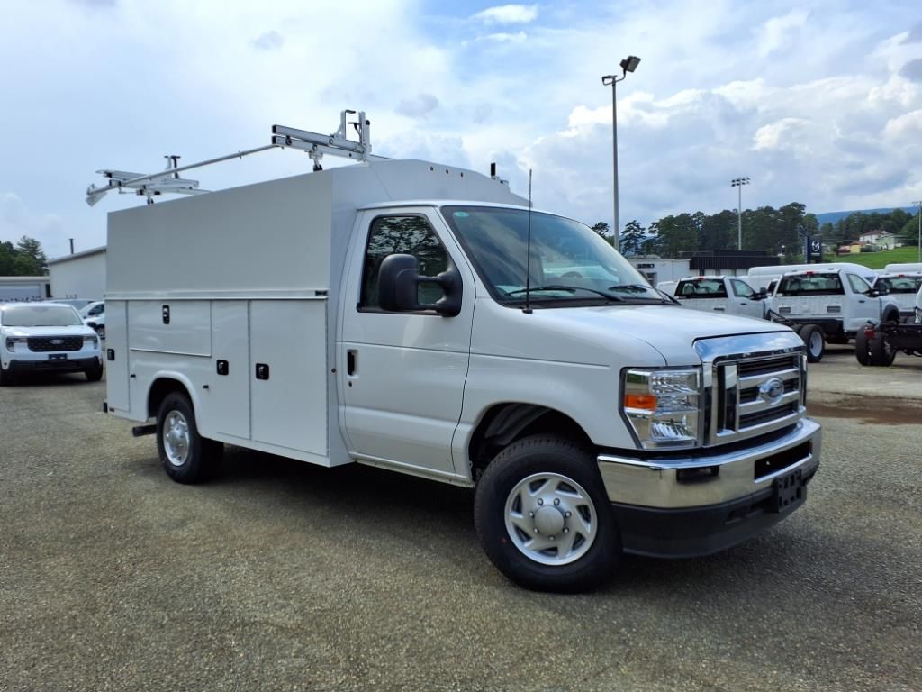 New 2025 Ford E-350 Cutaway - photo 3