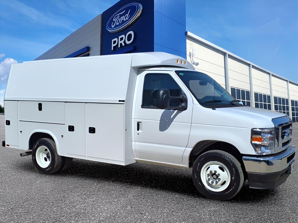 New 2025 Ford E-350 - photo 2