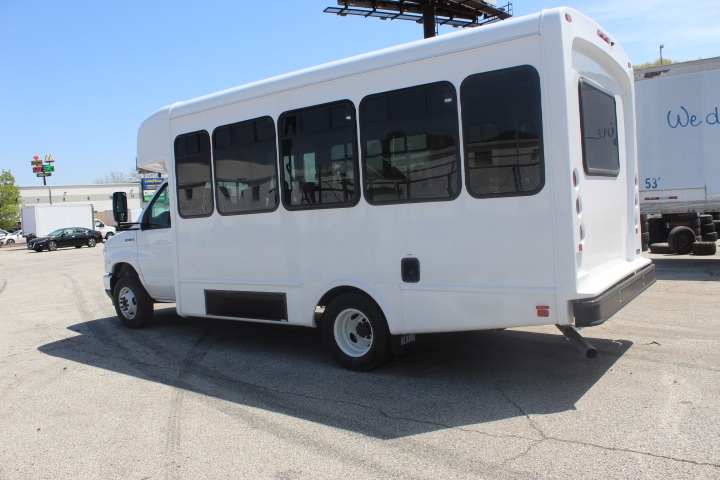 New 2025 Ford E-450 - photo 2