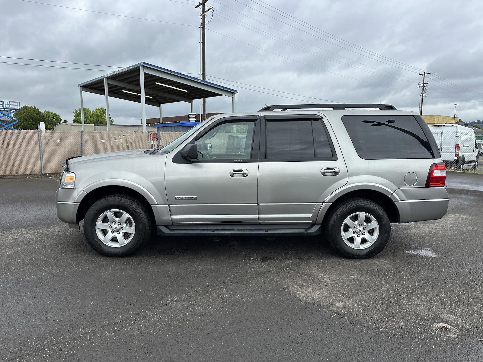 Used 2008 Ford Expedition - photo 2