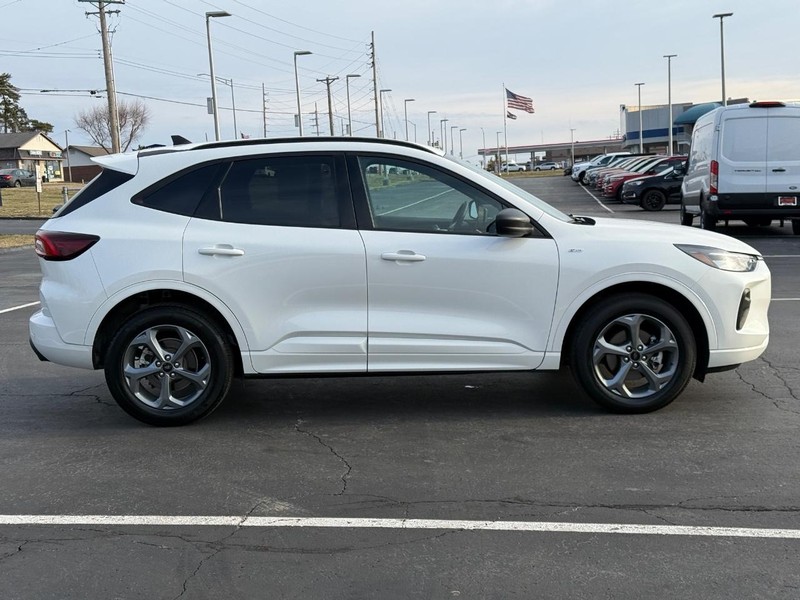 Used 2023 Ford Escape - photo 2